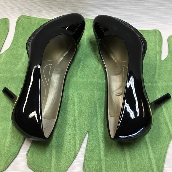 Beautiful Black Patent Heels by Tahiti. - Picture 3 of 6